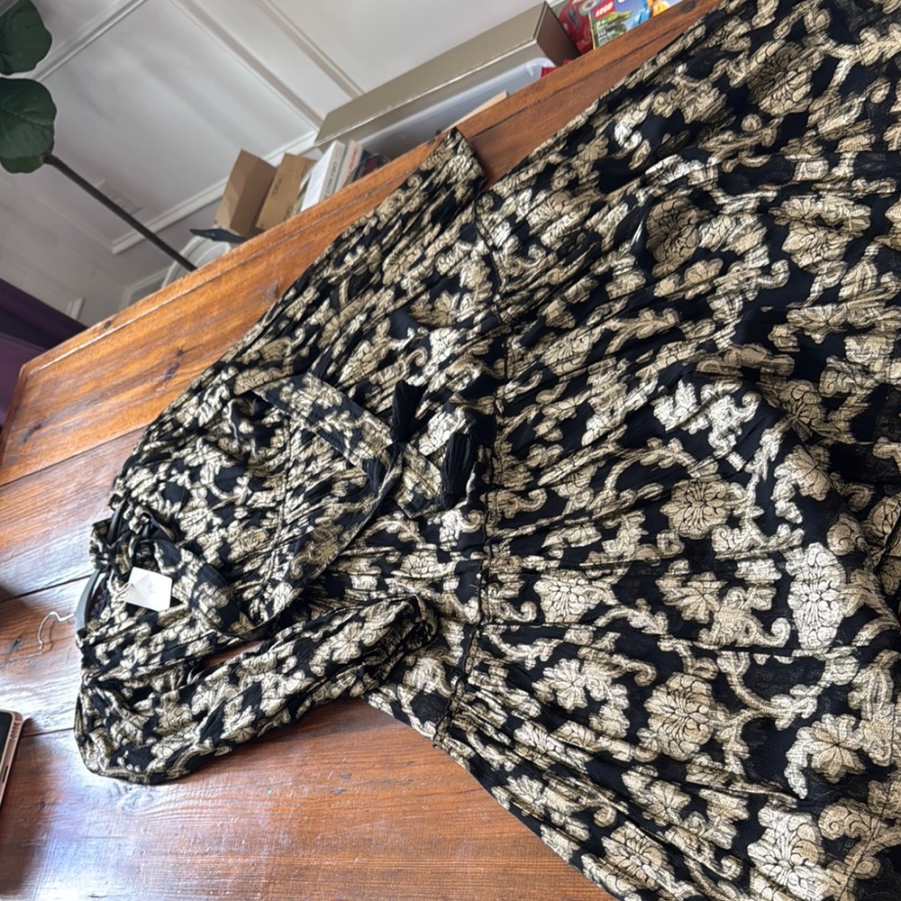 Mille Elegant Black and Gold Floral Dress - Picture 4 of 4
